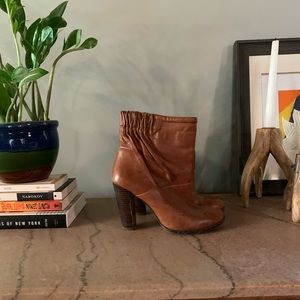 MODERN VINTAGE Booties